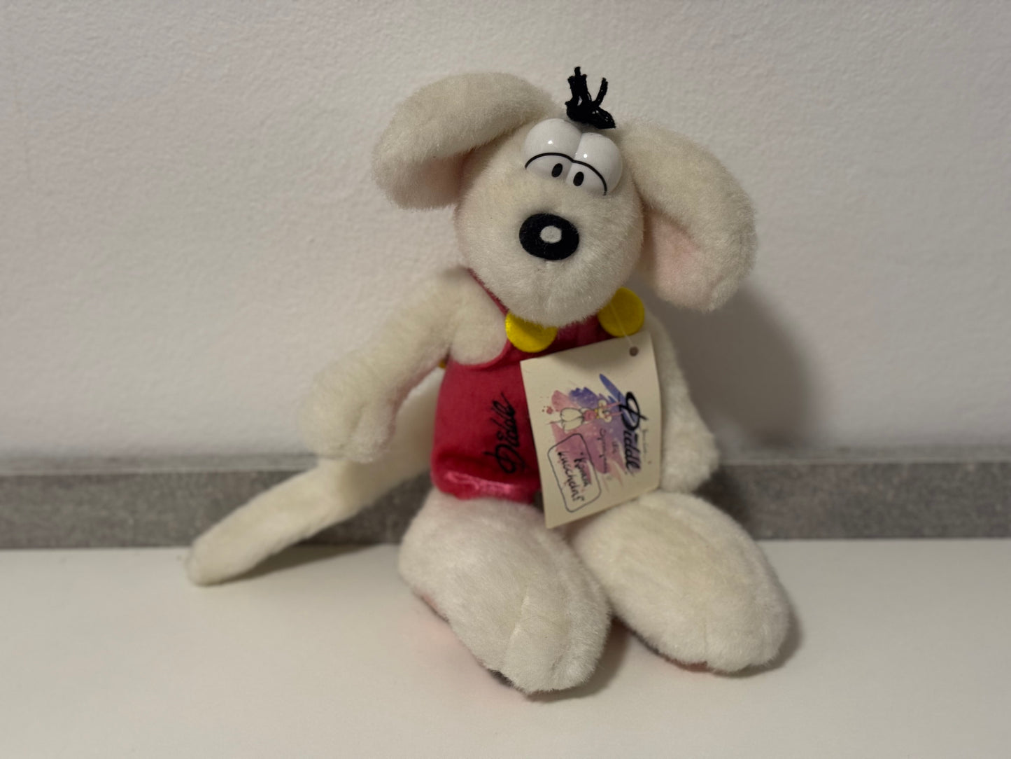 Diddl Weiß mit Pinker Latzhose und Etikett