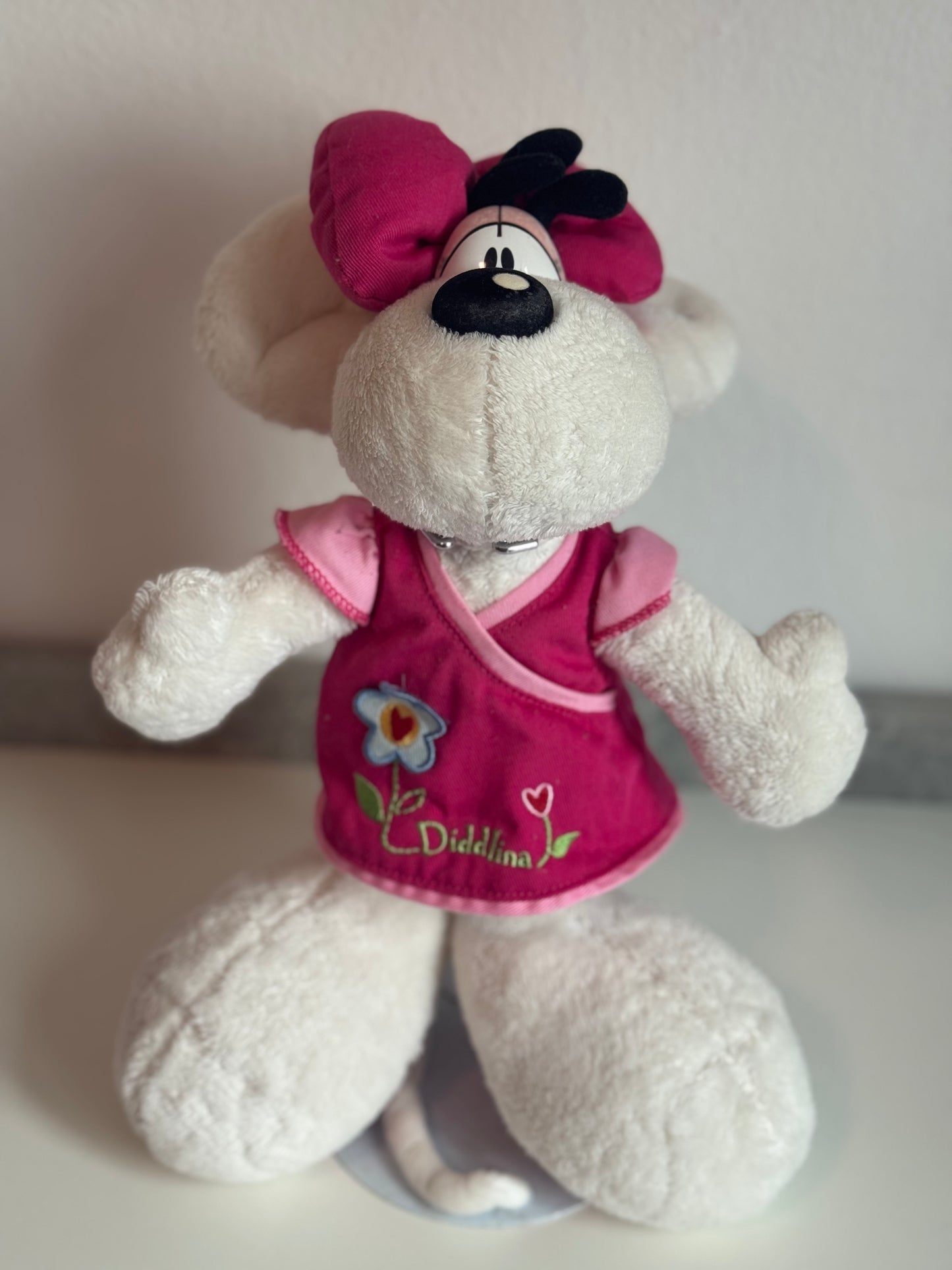 Diddlina Weiß mit Pinker Schleife und T-Shirt Groß