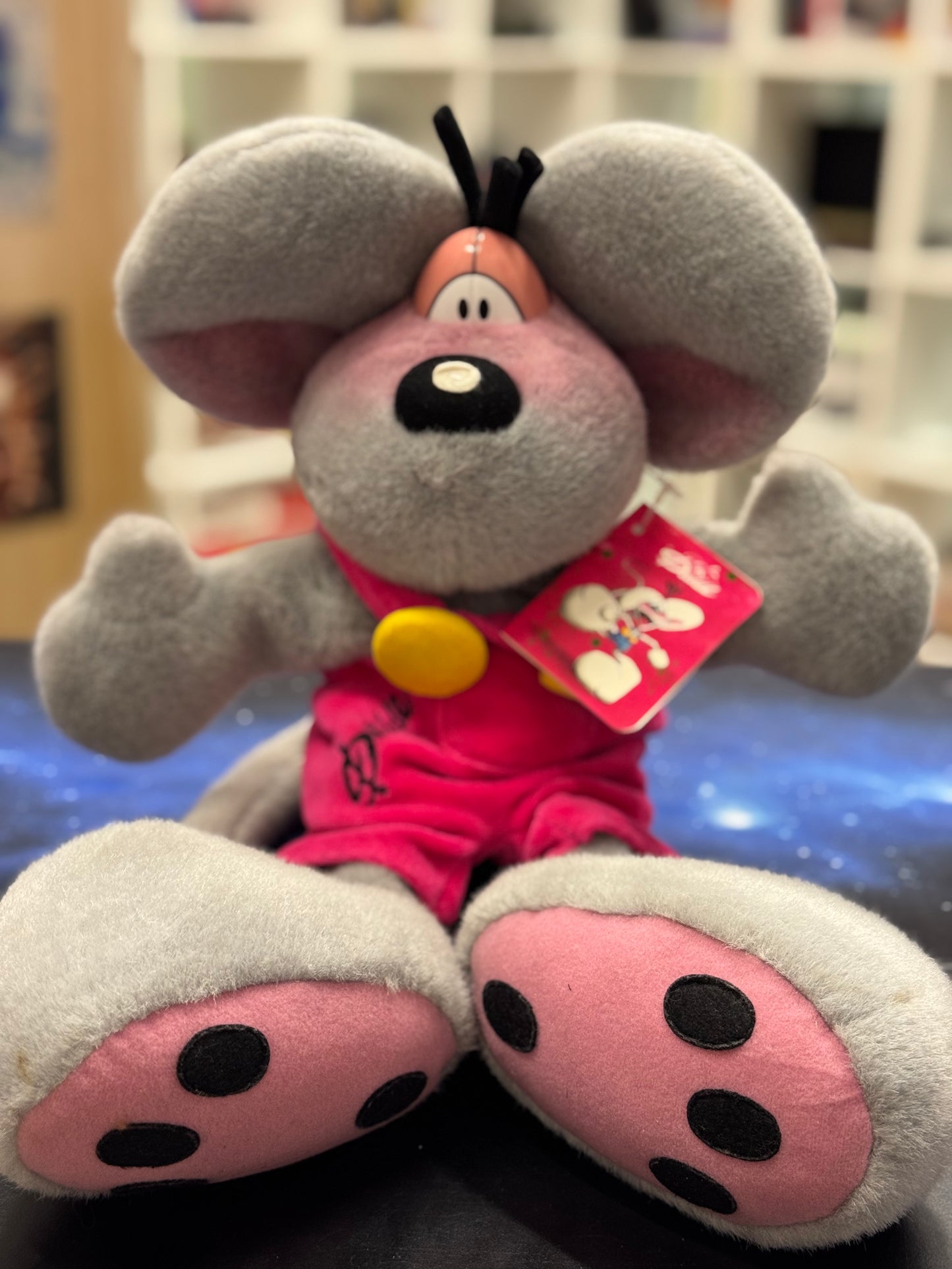 Diddl Handpuppe Grau mit Pinker Latzhose und Etikett