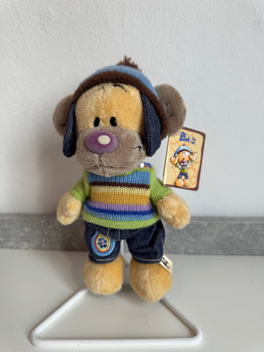 Pimboli mit Pullover und Mütze mit Etikett klein