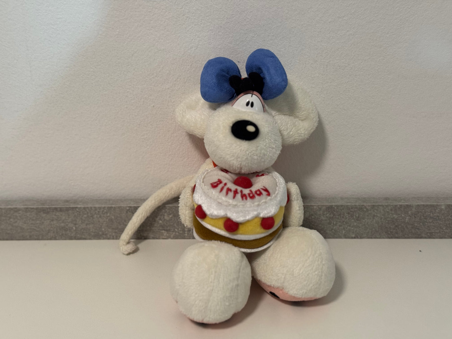 Diddlina mit Happy Birthday Torte